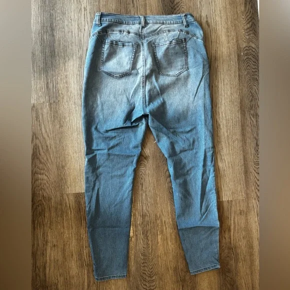Women's Blue Jeans - Picture 3 of 4